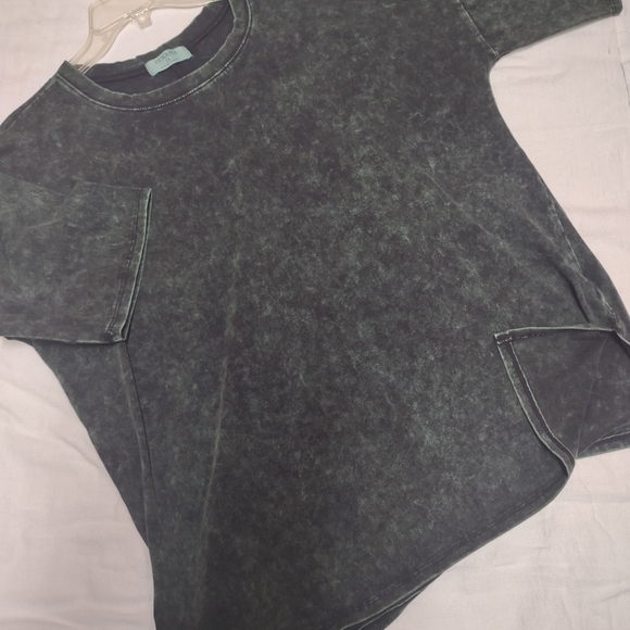 Stormi Night Tee - Picture 3 of 4